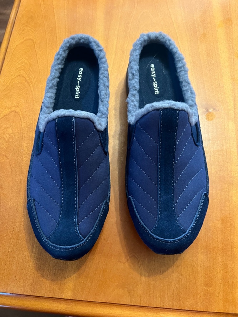 Women’s sz 10M easy spirit Navy